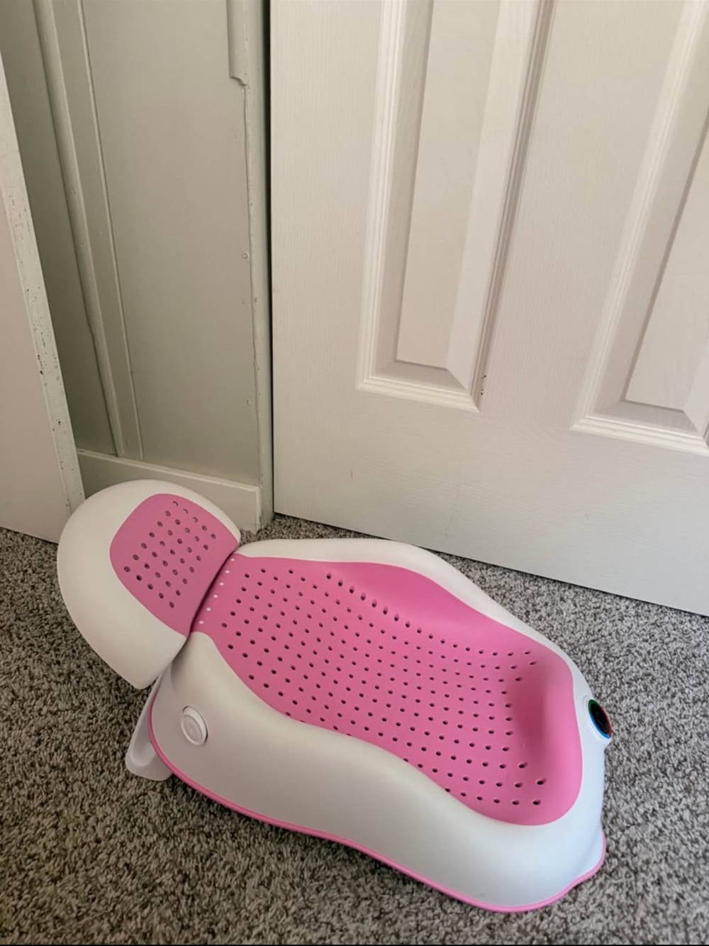 Baby bath seater- temperature indicator